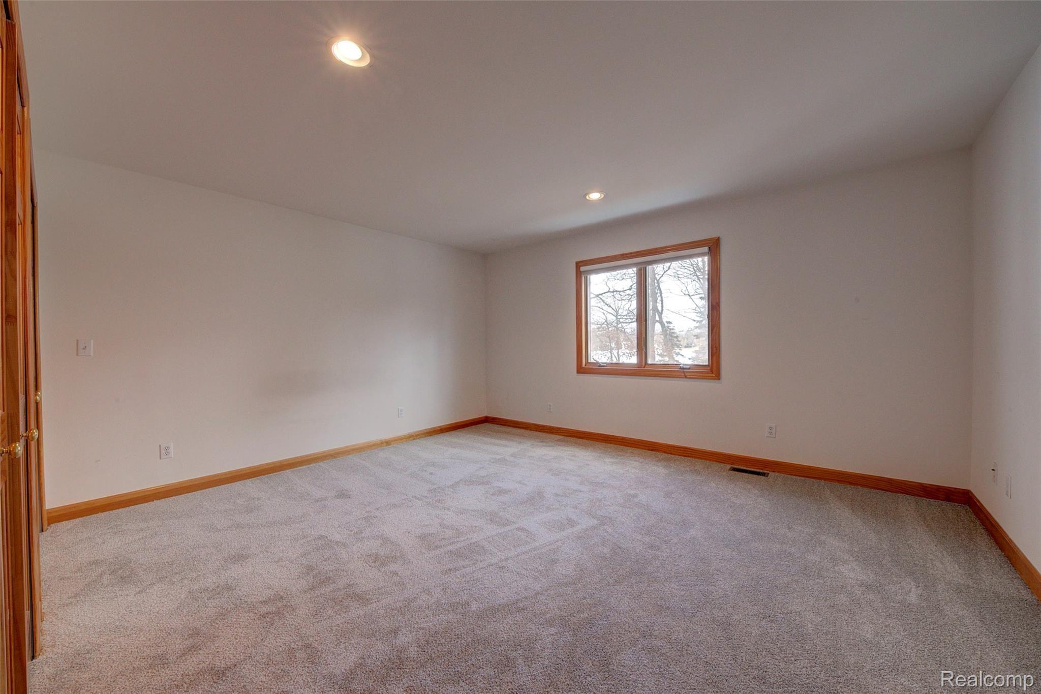7154 Hatchery Road Waterford, MI 48327 - Photo 46 of 80 4H8A5558_59_60.jpg