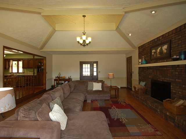 8108 Forward Pass Road Indianapolis, IN 46217 - Photo 3 of 24 Gallery Image 3