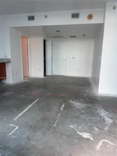 $325,000 | 185 Southwest 7th Street, Unit 3900, Miami, FL 33130
