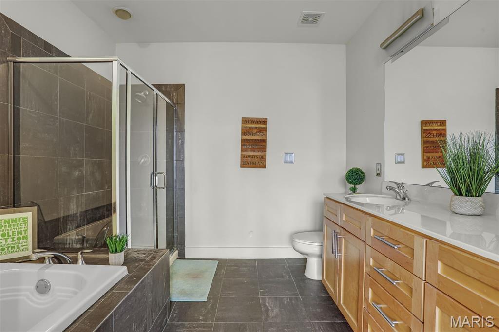 630 Emerson Road, Unit 206 Creve Coeur, MO 63141 - Photo 18 of 34 Gallery Image 18
