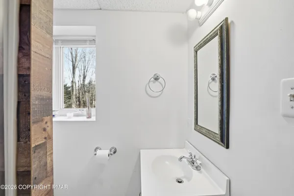 $290,000 | 98 Black Bear Pass, White Haven, PA 18661