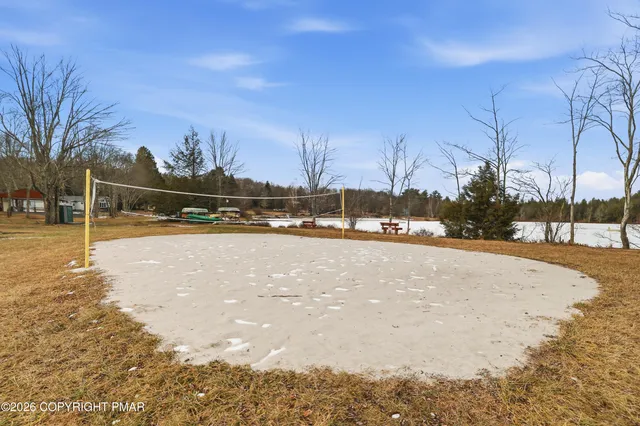 a view of a house with backyard and tree
