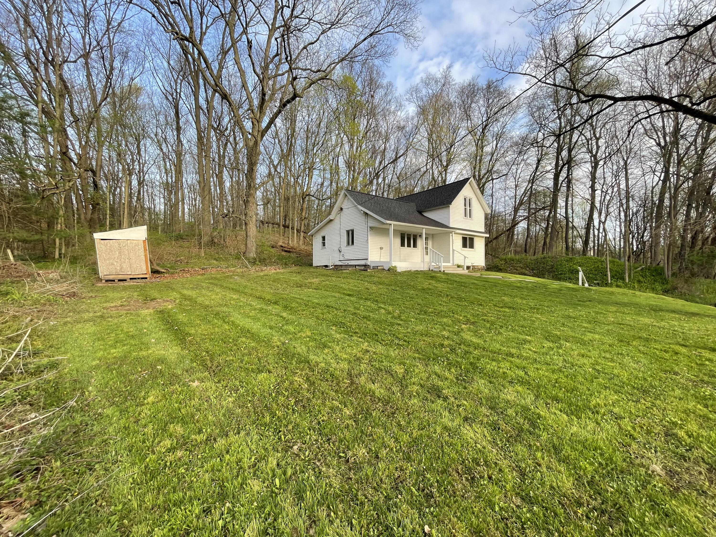 208 4th Street Plainwell, MI 49080 - Photo 4 of 26 IMG_7030