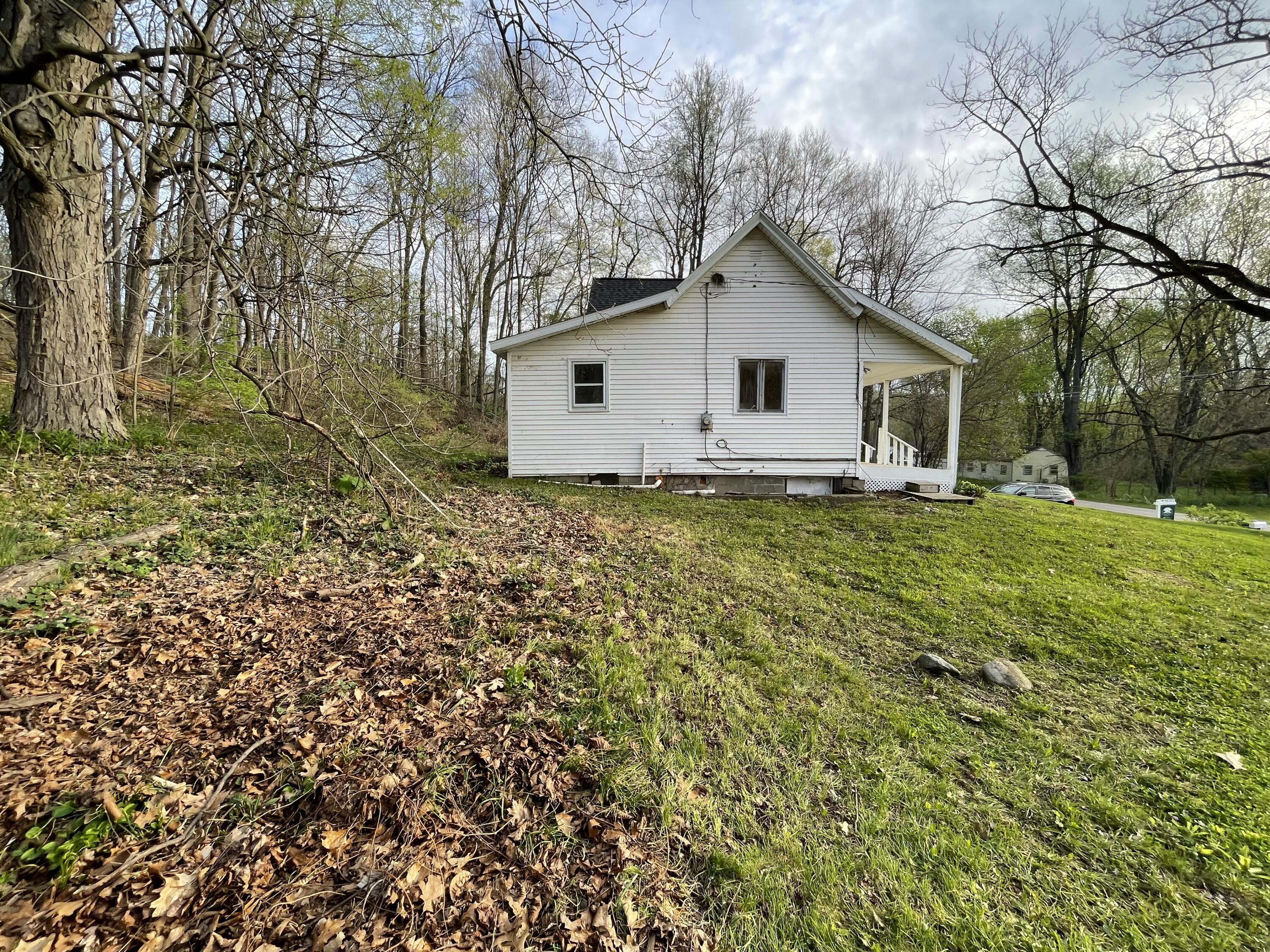 208 4th Street Plainwell, MI 49080 - Photo 5 of 26 IMG_7031