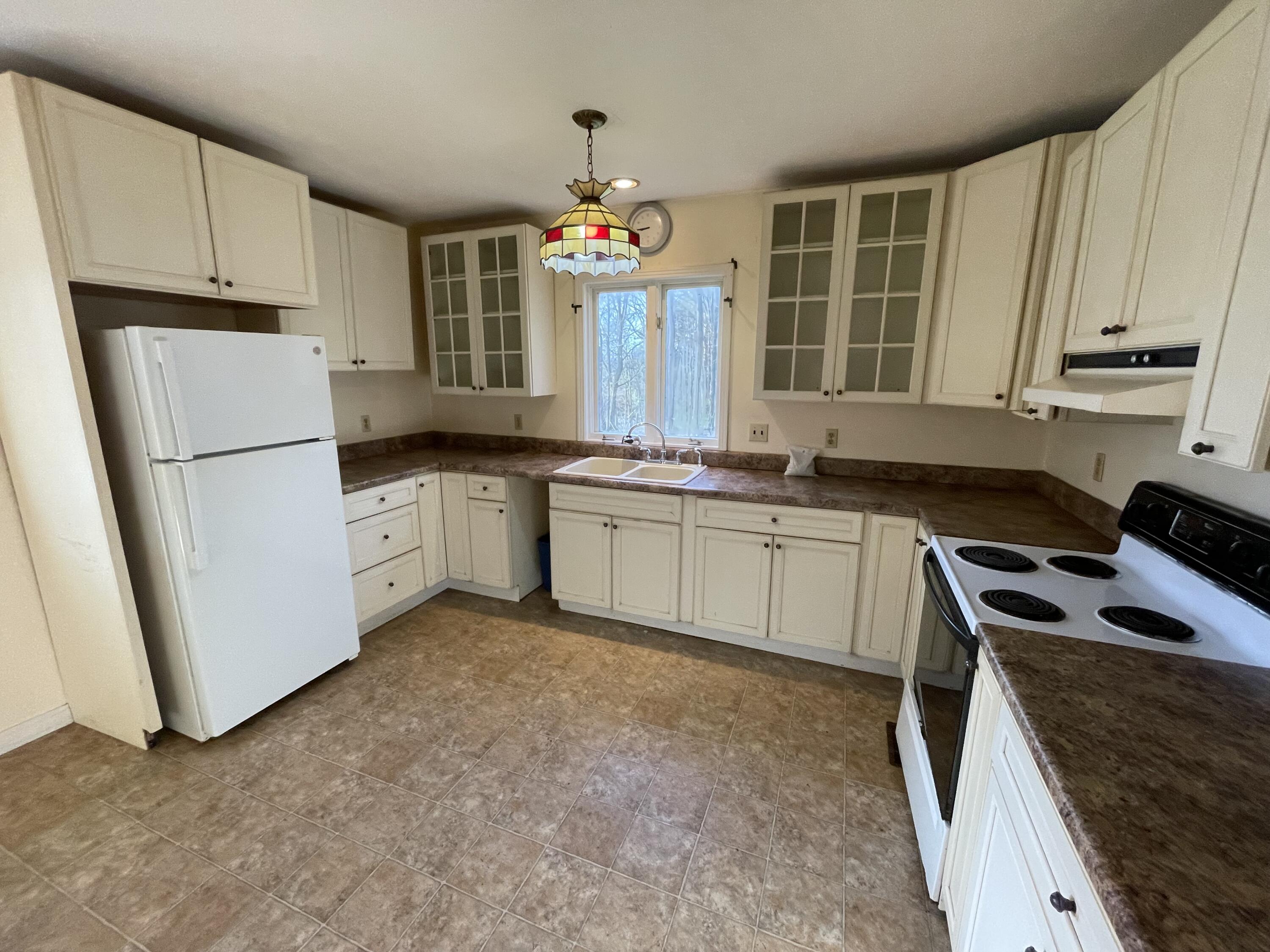 208 4th Street Plainwell, MI 49080 - Photo 10 of 26 IMG_7037