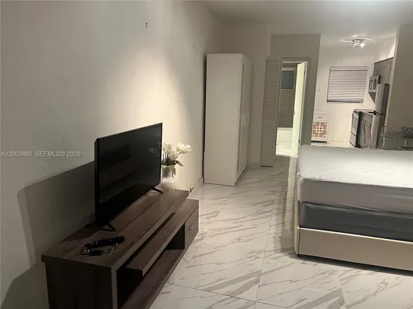 $1,800 | 1611 West Avenue, Unit 12, Miami Beach, FL 33139