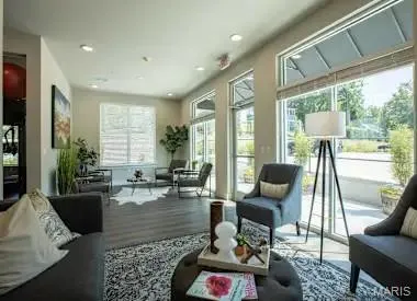 $1,818 | 226 East Lockwood Avenue, Unit 206, St. Louis, MO 63119