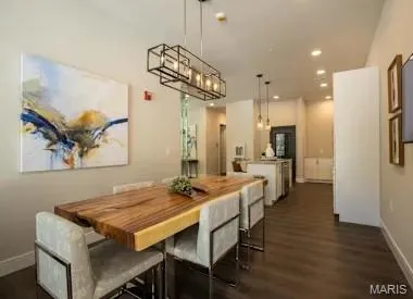 $1,818 | 226 East Lockwood Avenue, Unit 206, St. Louis, MO 63119