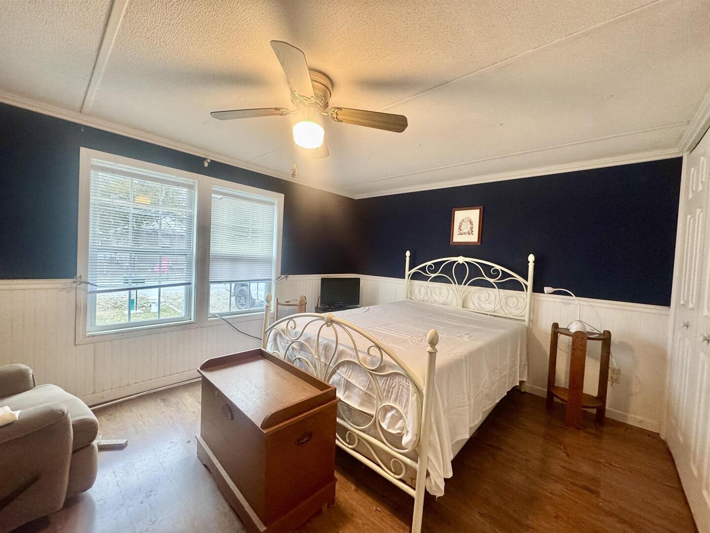 414 West Taylor Street Benton, IL 62812 - Photo 7 of 11 a bedroom with bed and window