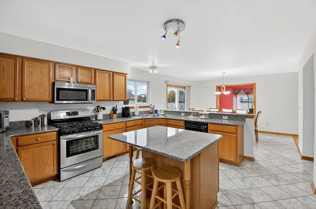 $800,000 | 6513 108th Avenue, Kenosha, WI 53142