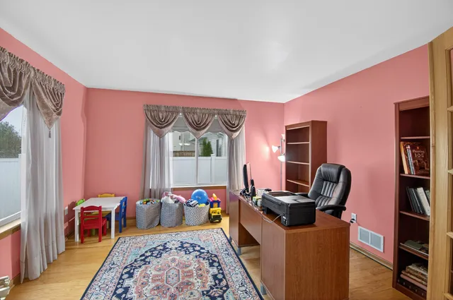 $800,000 | 6513 108th Avenue, Kenosha, WI 53142