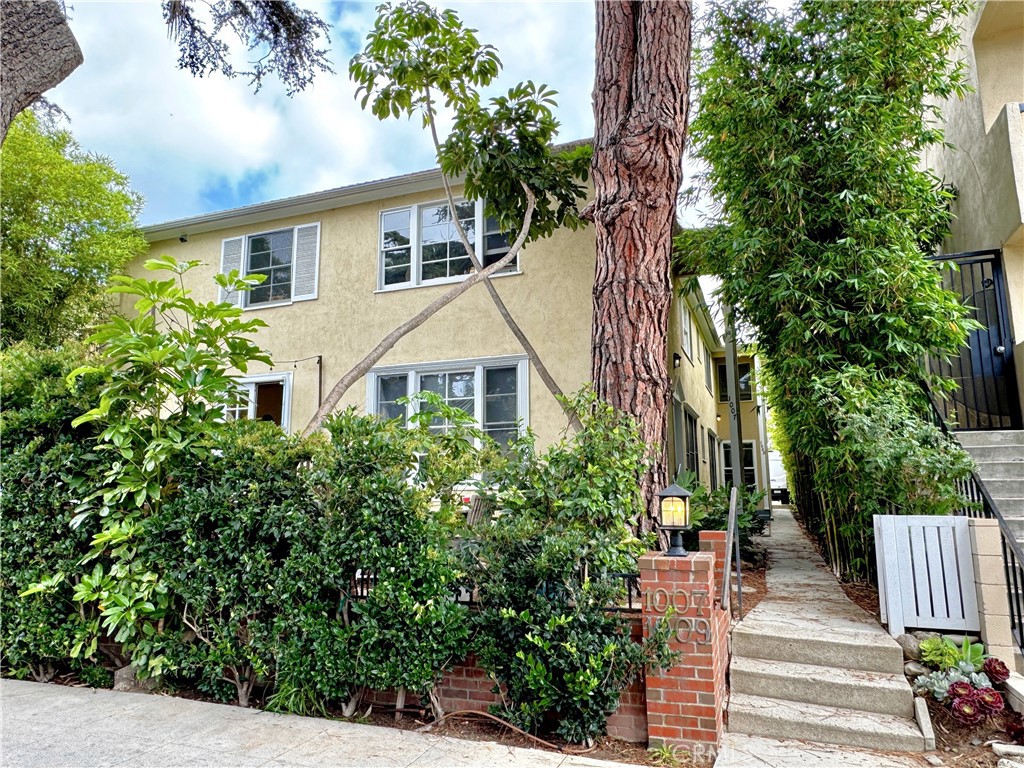 1007 9th Street, Unit 1 Santa Monica, CA 90403 - Photo 1 of 17 a front view of a house with garden