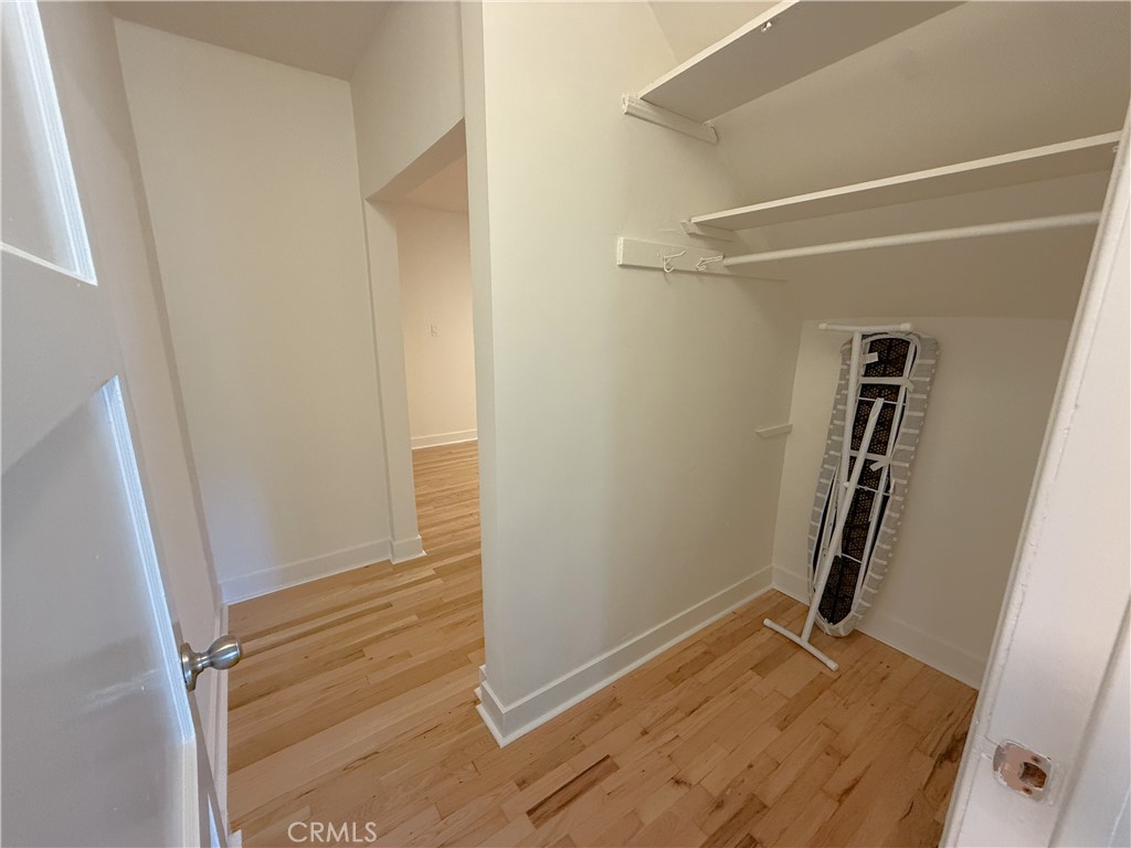 1007 9th Street, Unit 1 Santa Monica, CA 90403 - Photo 12 of 17 a view of an empty room