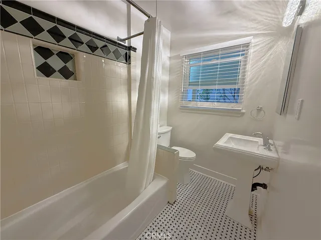 $3,475 | 1007 9th Street, Unit 1, Santa Monica, CA 90403
