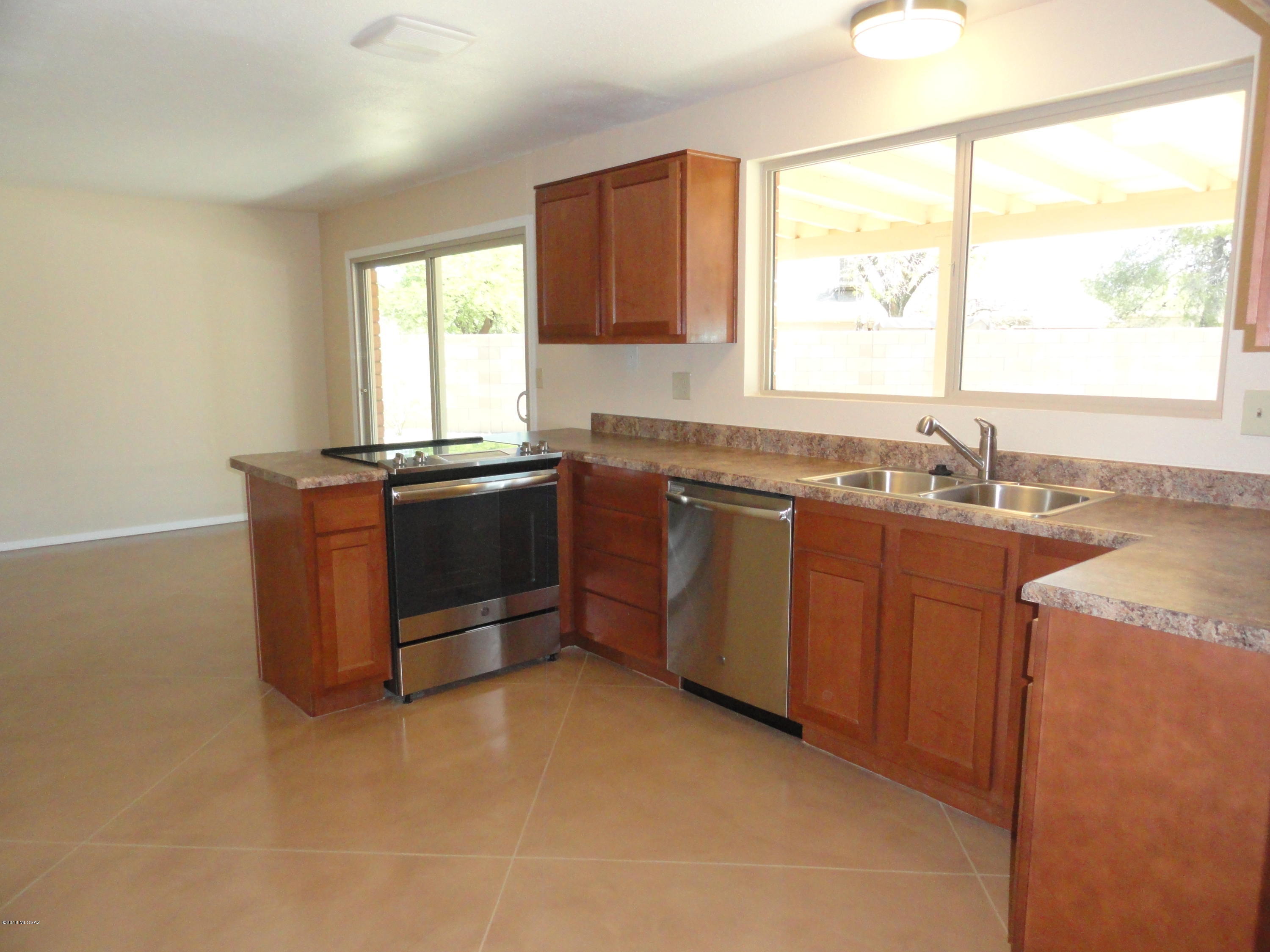 10015 East Susan Rae Place Tucson, AZ 85748 - Photo 7 of 20