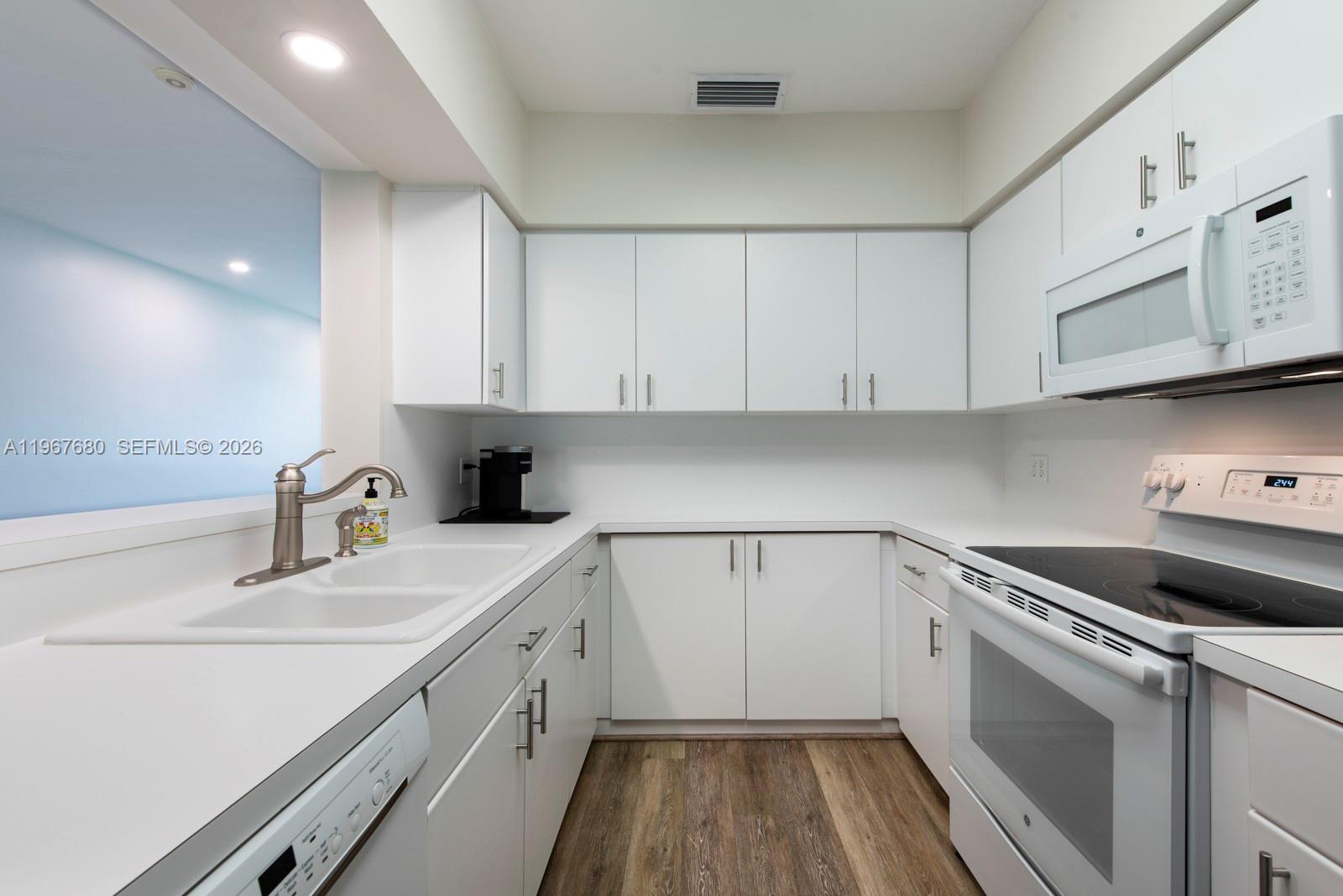 11745 Southwest 81st Road, Unit 11745 Pinecrest, FL 33156 - Photo 7 of 19