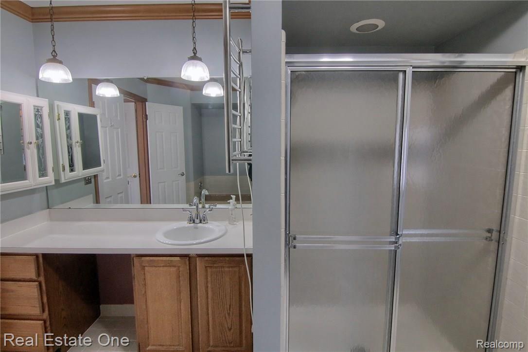 3168 Baypoint Drive Rochester, MI 48309 - Photo 17 of 27 Master_Bathroom.jpg