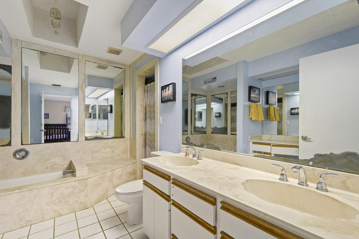 17427 Jupiter Farms Road Jupiter, FL 33478 - Photo 20 of 59 DSC_8792