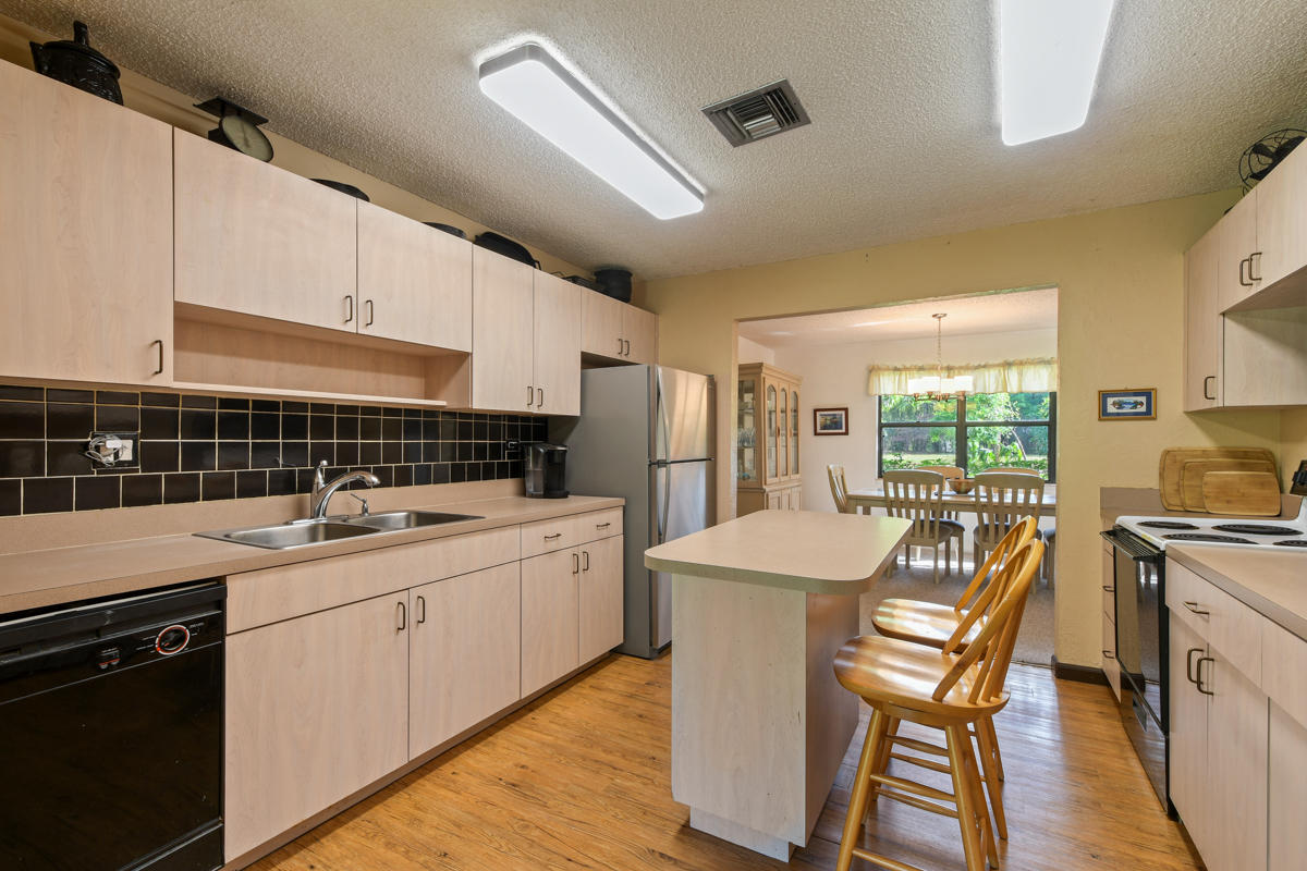 17427 Jupiter Farms Road Jupiter, FL 33478 - Photo 7 of 59 DSC_8834