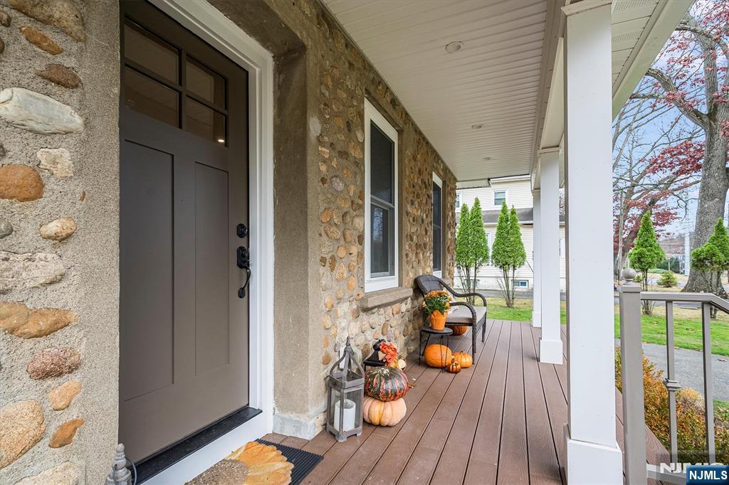 91 Keyes Road Livingston, NJ 07039 - Photo 4 of 41