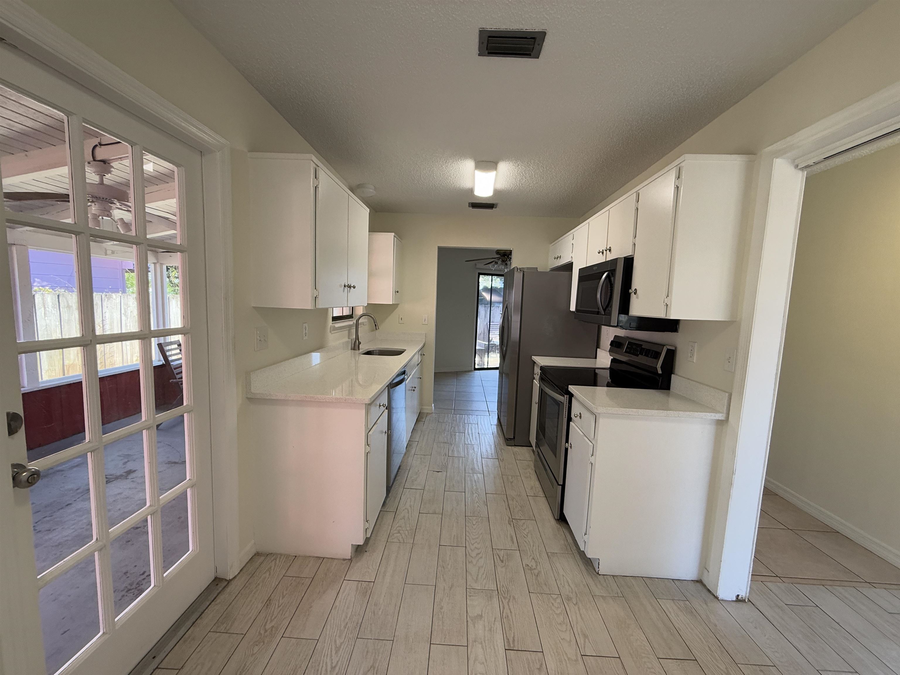 3 Agnes Circle St. Augustine, FL 32080 - Photo 2 of 15 a kitchen with sink refrigerator and microwave