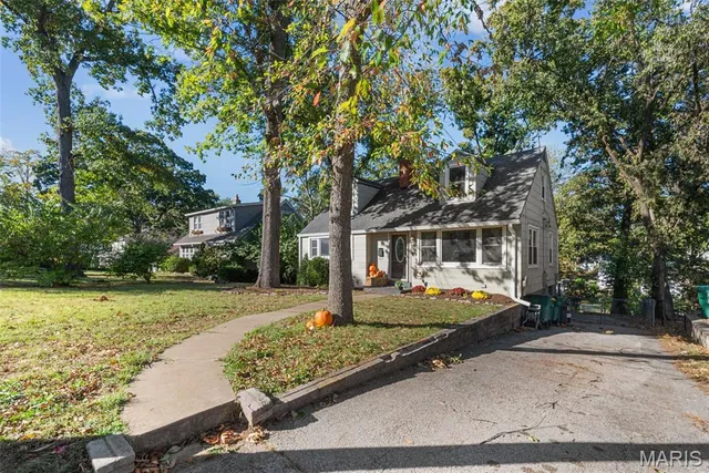 $390,000 | 107 St George Place, St. Louis, MO 63119