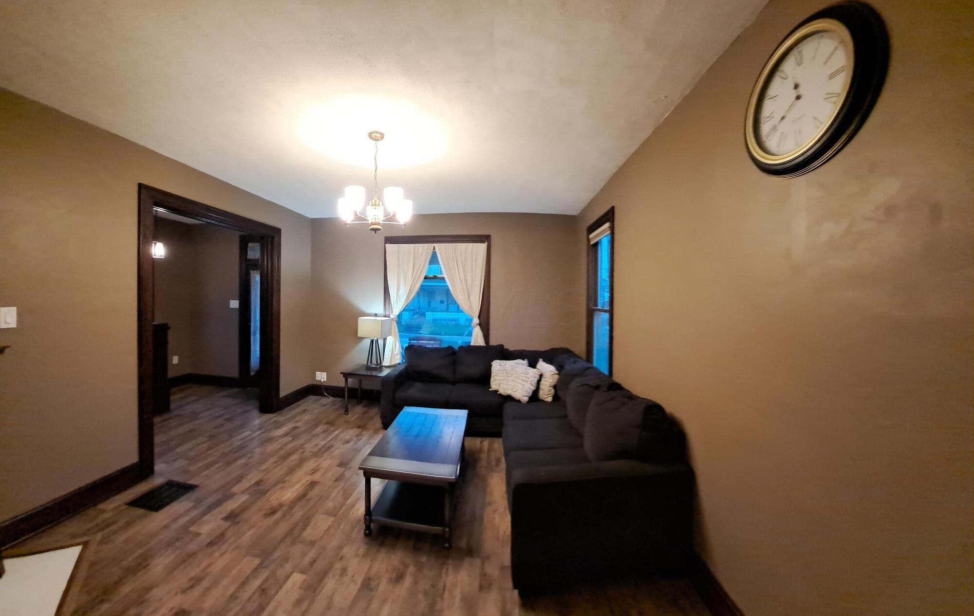 76 Commodore Street Newark, OH 43055 - Photo 10 of 53 Spacious Living Room
