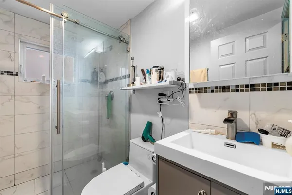$3,750 | 755 Oak Street, Ridgefield, NJ 07657