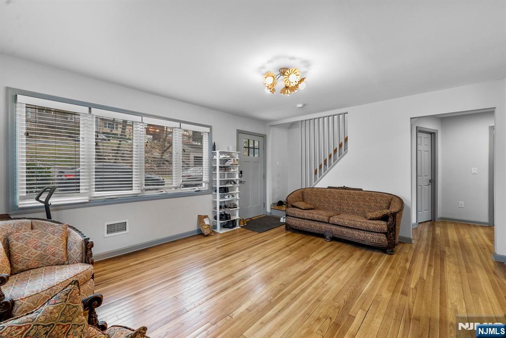 755 Oak Street Ridgefield, NJ 07657 - Photo 3 of 21