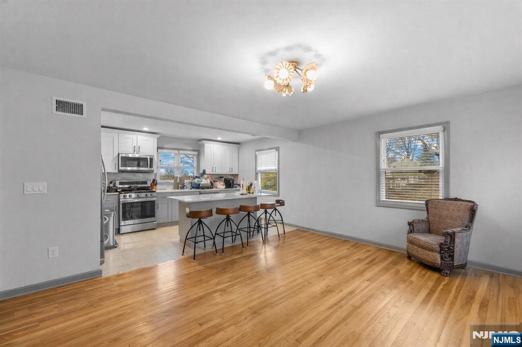 755 Oak Street Ridgefield, NJ 07657 - Photo 5 of 21