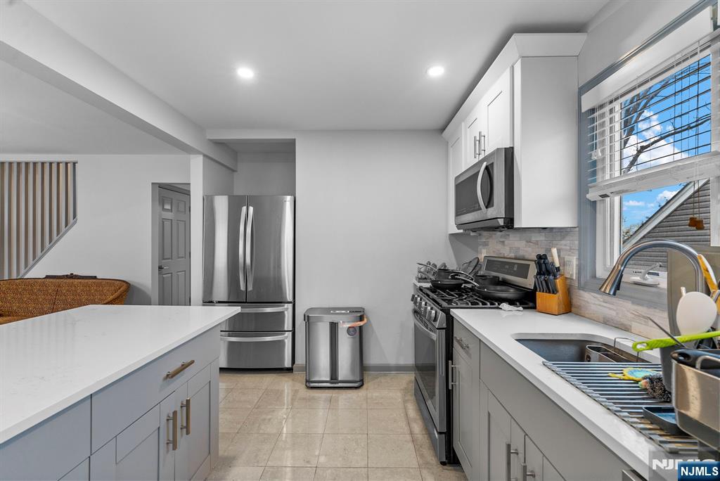 755 Oak Street Ridgefield, NJ 07657 - Photo 8 of 21