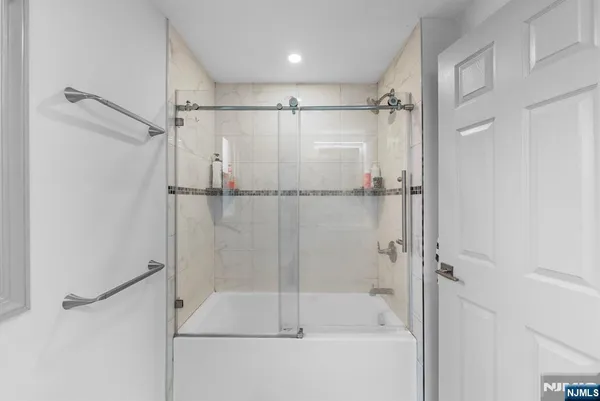 $3,750 | 755 Oak Street, Ridgefield, NJ 07657