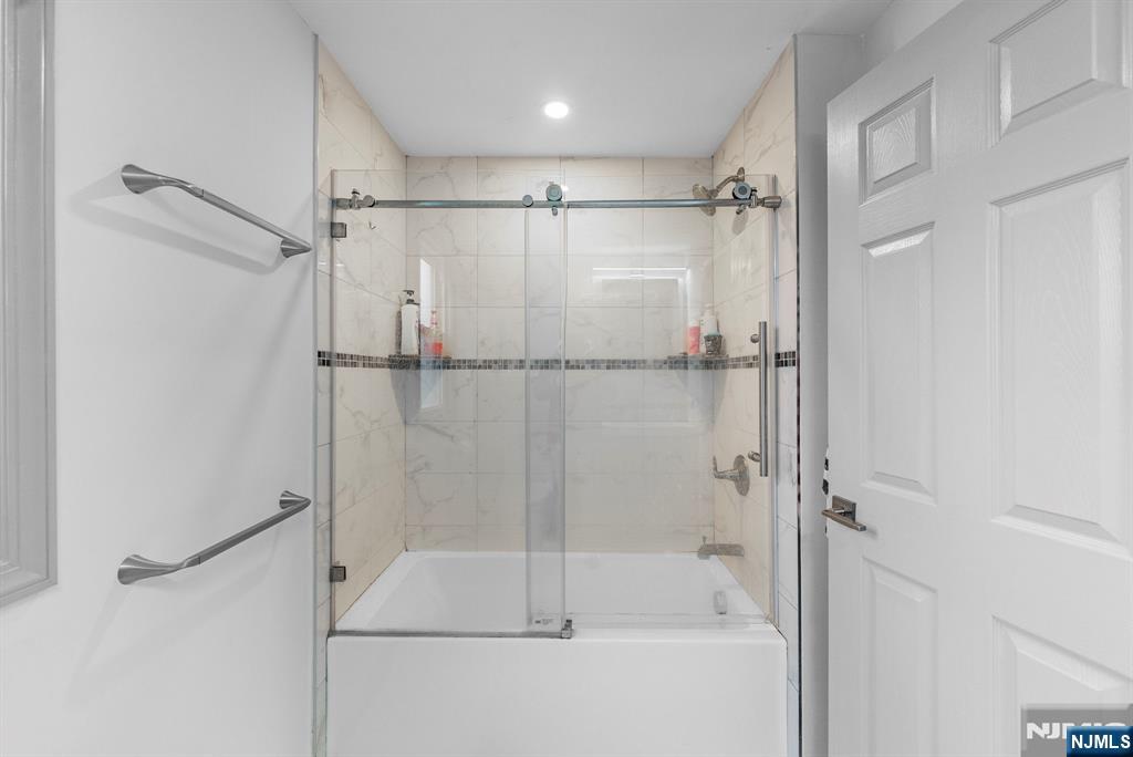 755 Oak Street Ridgefield, NJ 07657 - Photo 10 of 21