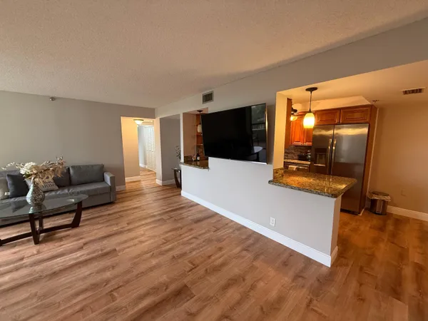$2,750 | 6372 La Costa Drive, Unit 306, Boca Raton, FL 33433