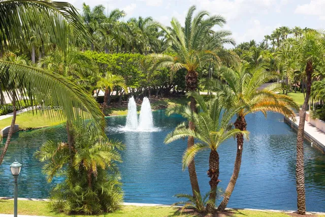 $4,100,000 | 765 Crandon Boulevard, Unit 102, Key Biscayne, FL 33149