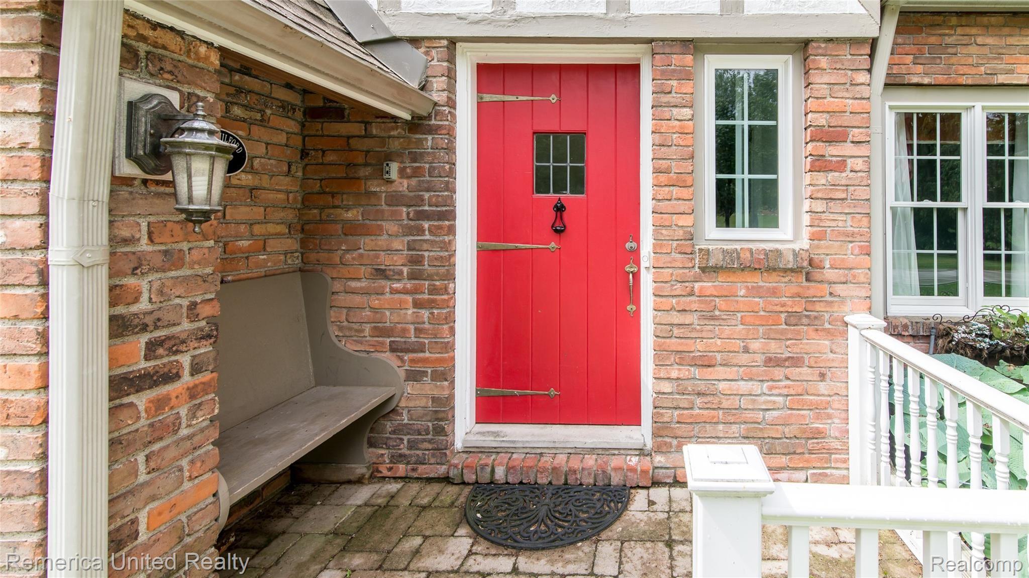 2095 West Commerce Road Milford, MI 48380 - Photo 6 of 61 Front Porch.jpg