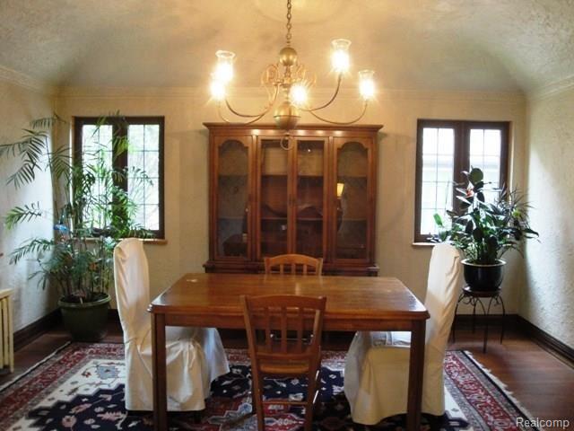 DINING ROOM.jpg