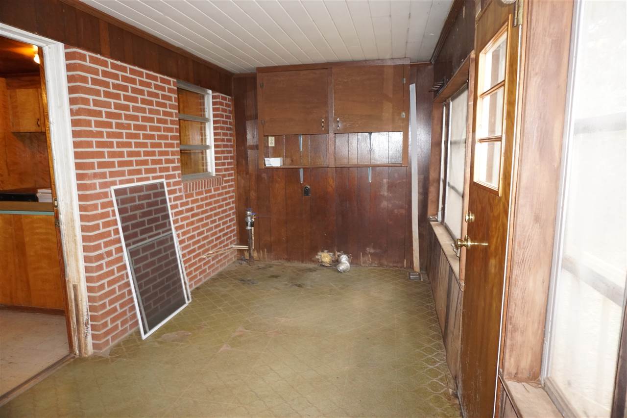 121 Ninety-Nine Island Road Blacksburg, SC 29702 - Photo 3 of 16 Gallery Image 3