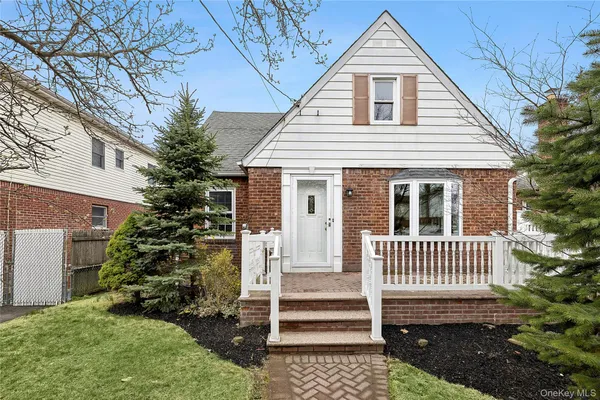 $729,000 | 166 Commonwealth Street, Franklin Square, NY 11010