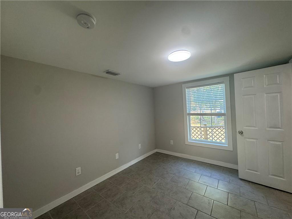 801 R Street Brunswick, GA 31520 - Photo 12 of 26 an empty room with windows