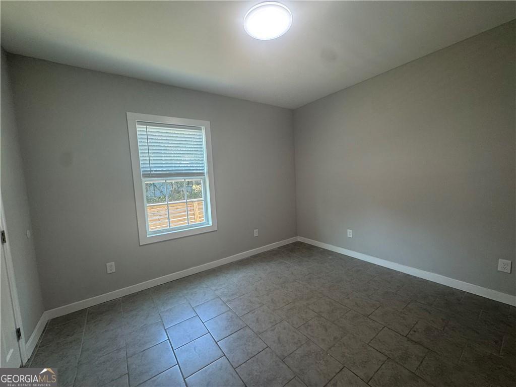 801 R Street Brunswick, GA 31520 - Photo 15 of 26 an empty room with a window