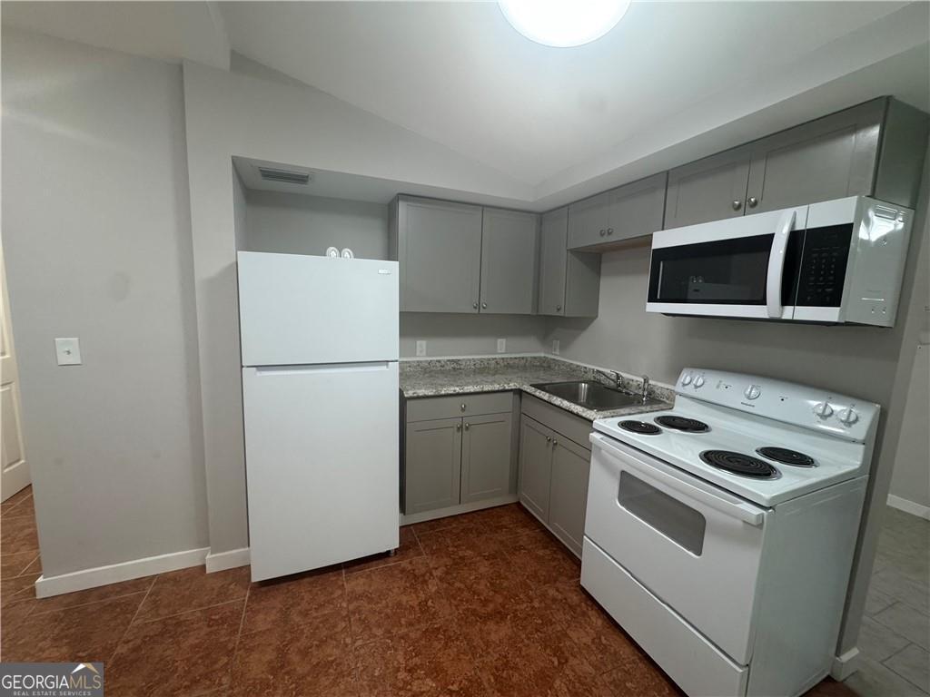 801 R Street Brunswick, GA 31520 - Photo 19 of 26 a kitchen with a stove microwave and refrigerator