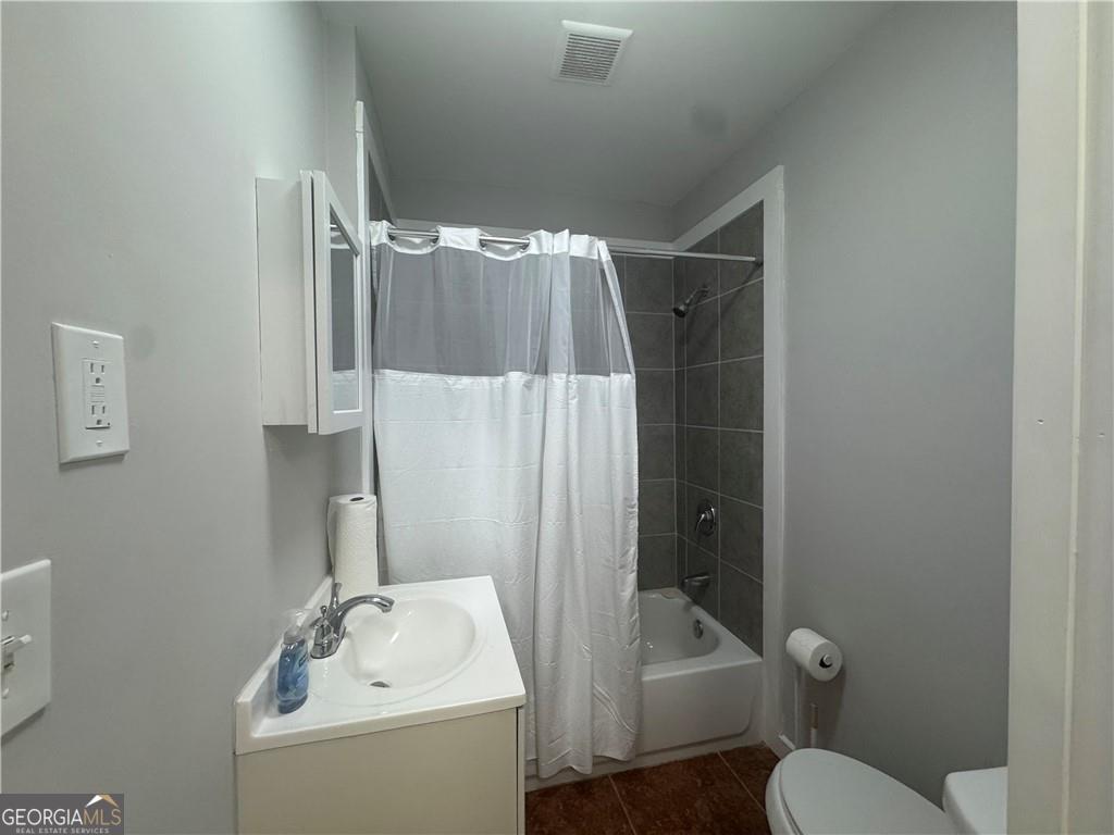 801 R Street Brunswick, GA 31520 - Photo 21 of 26 a bathroom with a sink toilet and shower