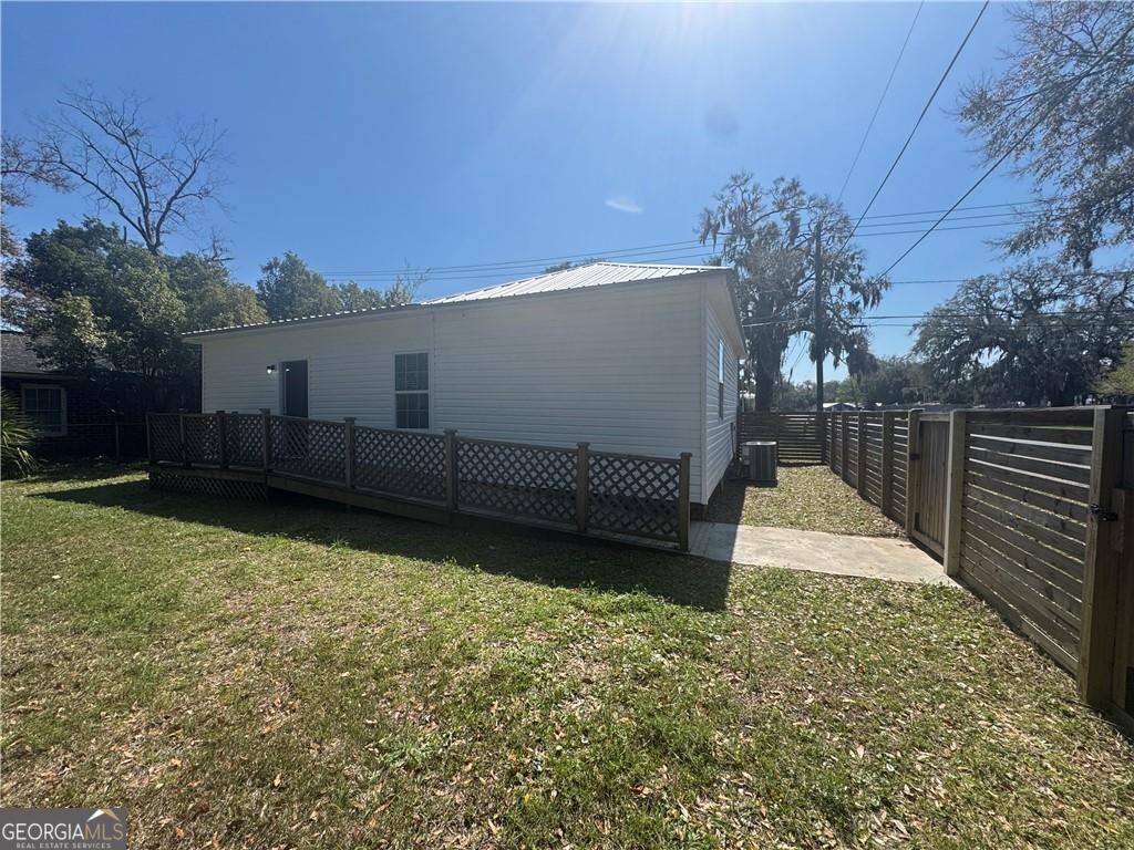 801 R Street Brunswick, GA 31520 - Photo 24 of 26 a view of a backyard
