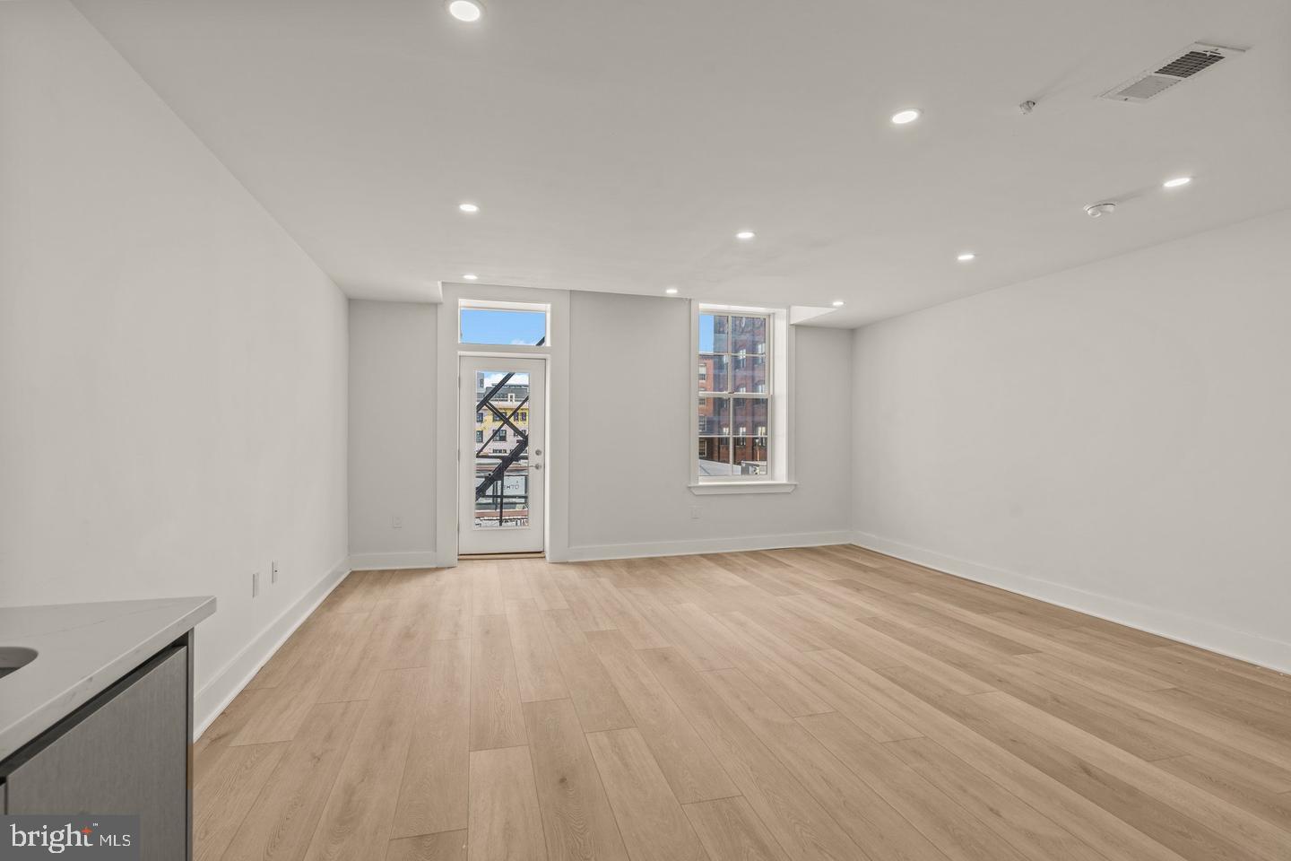 253 North 3rd Street, Unit 3R Philadelphia, PA 19106 - Photo 3 of 14