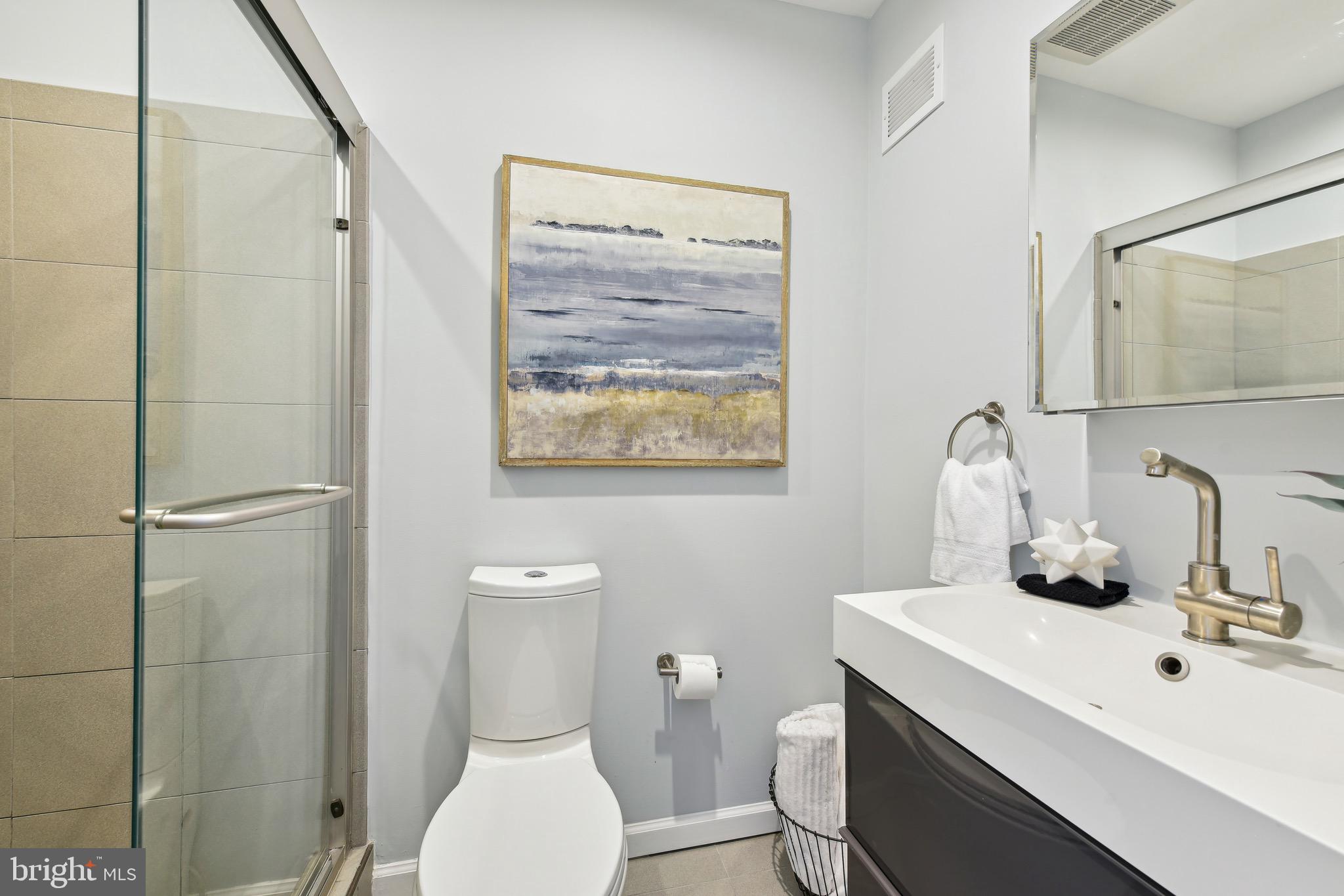 11862 Dunlop Court Reston, VA 20191 - Photo 18 of 28 Master bathroom