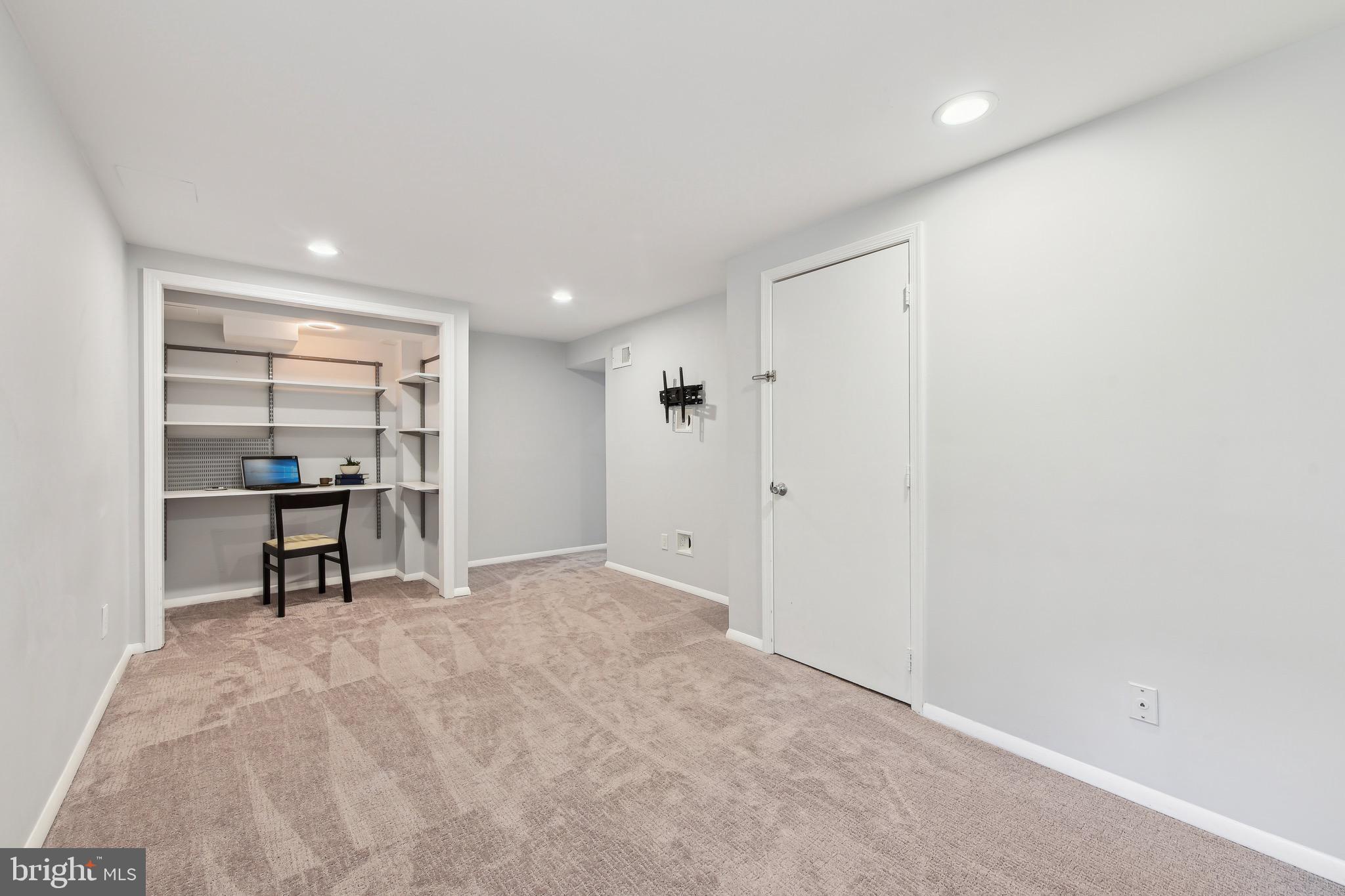 11862 Dunlop Court Reston, VA 20191 - Photo 21 of 28 Finished basement - built in desk.