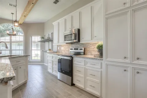 $389,000 | 319 Brook Hollow Drive, Huntsville, TX 77340