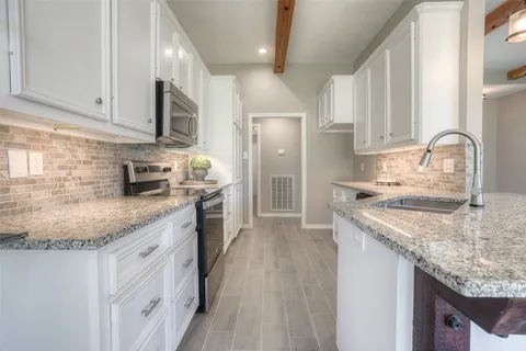 $370,000 | 319 Brook Hollow Drive, Huntsville, TX 77340