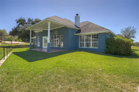 $389,000 | 319 Brook Hollow Drive, Huntsville, TX 77340